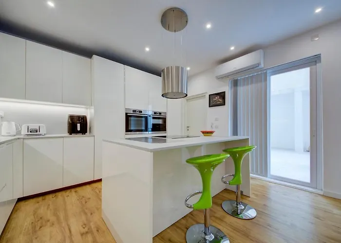 3 Bedroom Modern Apt In Sliema
