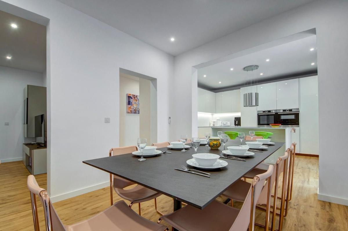 Apartment 3 Bedroom Modern In