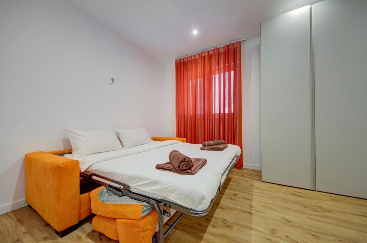 3 Bedroom Modern In Apartment