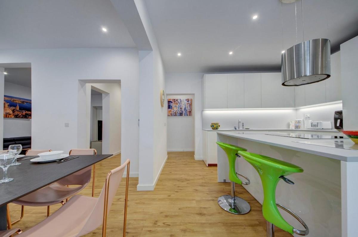 Apartment 3 Bedroom Modern In Sliema