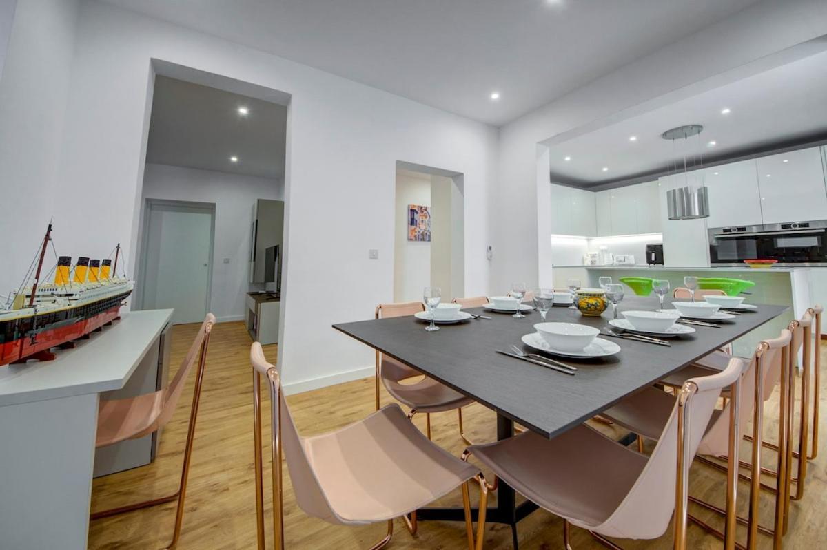 Apartment 3 Bedroom Modern In *