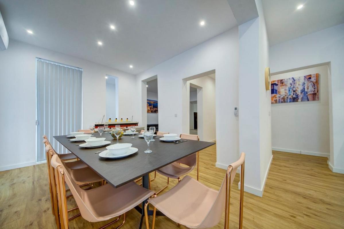 3 Bedroom Modern In Apartment