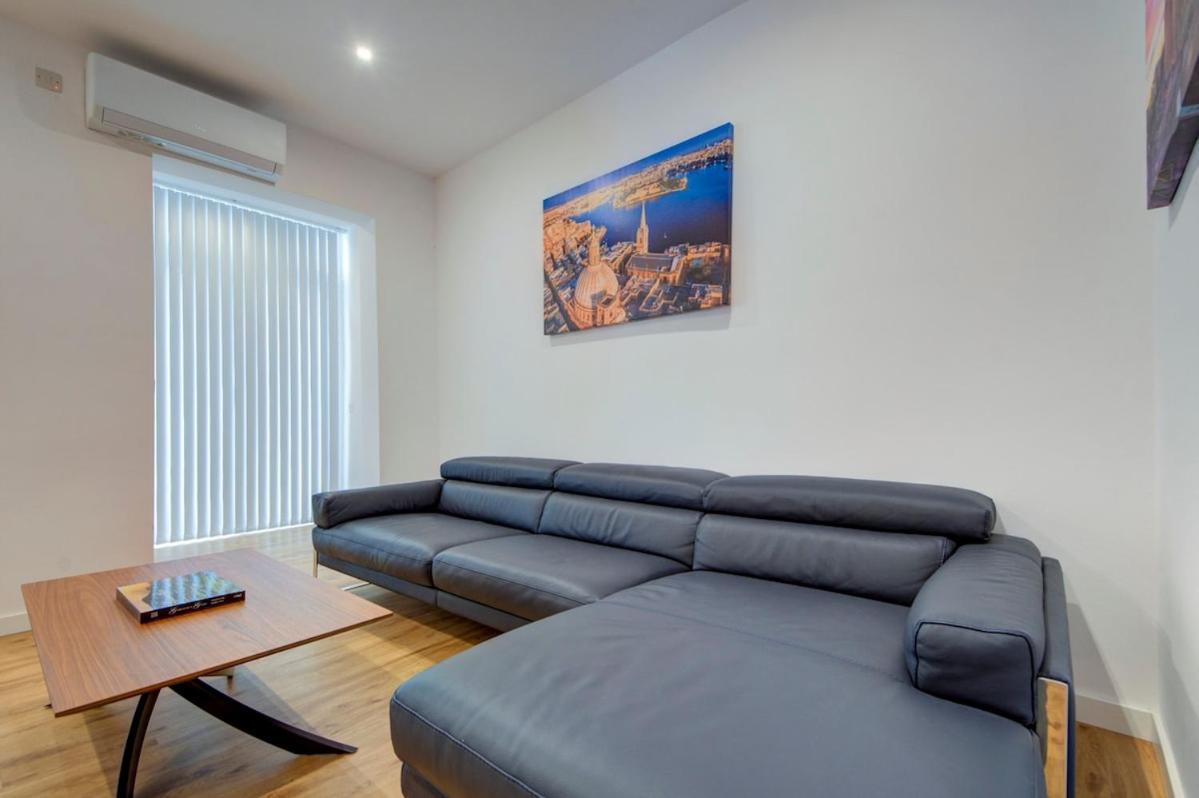 Apartment 3 Bedroom Modern In Sliema