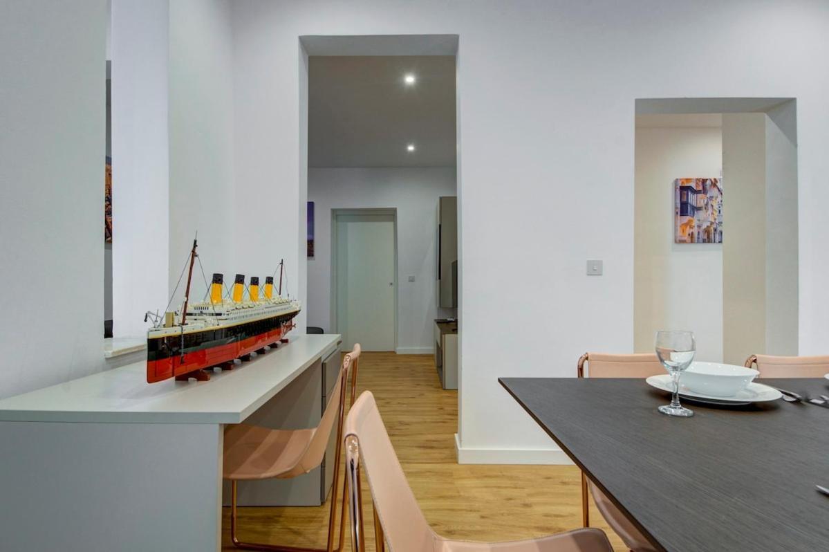 Apartment 3 Bedroom Modern In