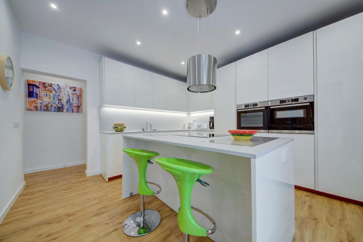 3 Bedroom Modern In Apartment