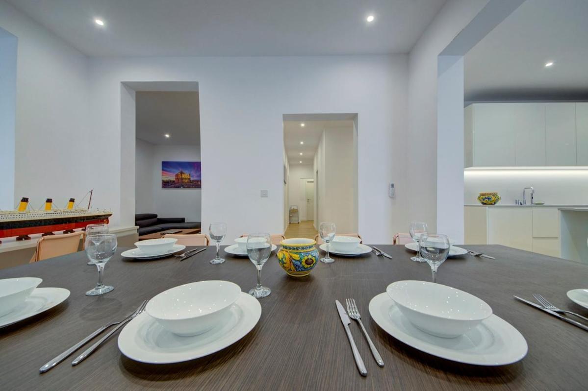 Apartment 3 Bedroom Modern In