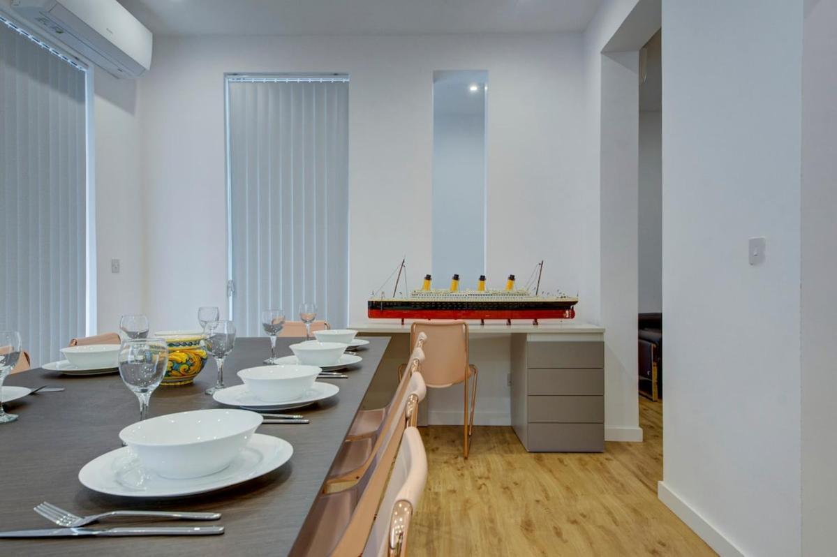 Apartment 3 Bedroom Modern In