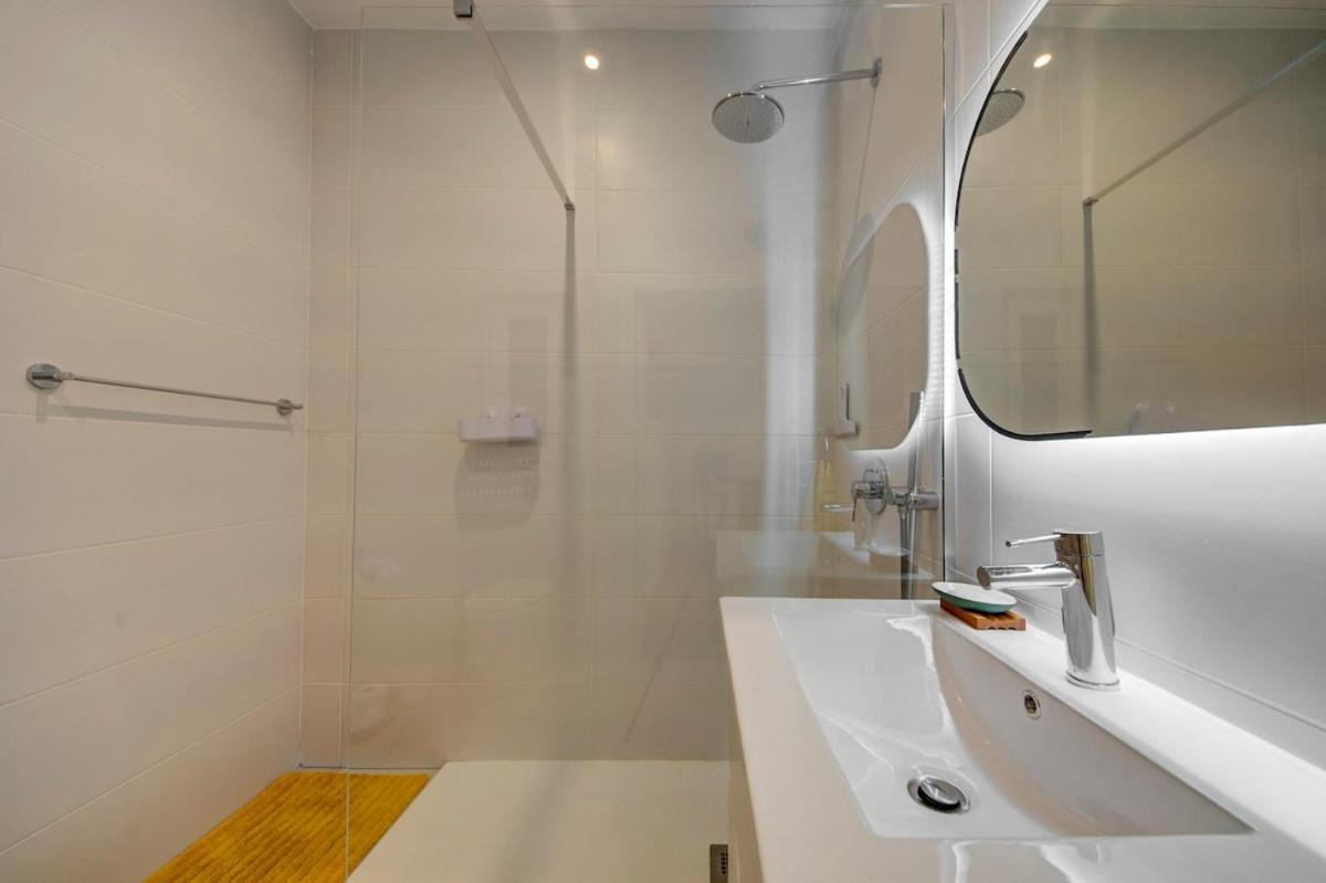 Apartment 3 Bedroom Modern In